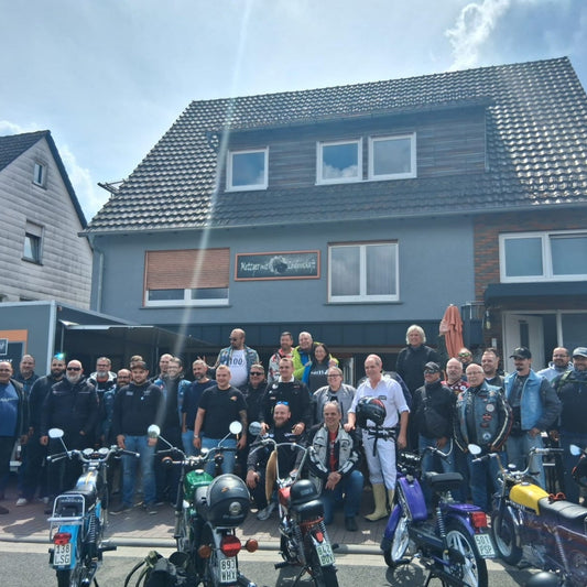 Mopedfreunde Bruchköbel zu Gast beim DORF-METZGER n Wiesen